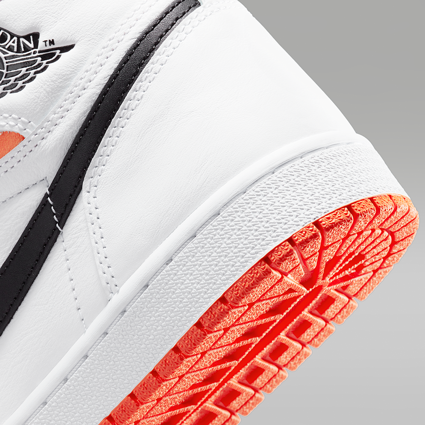 Air Jordan 1 High Retro "Electro Orange"