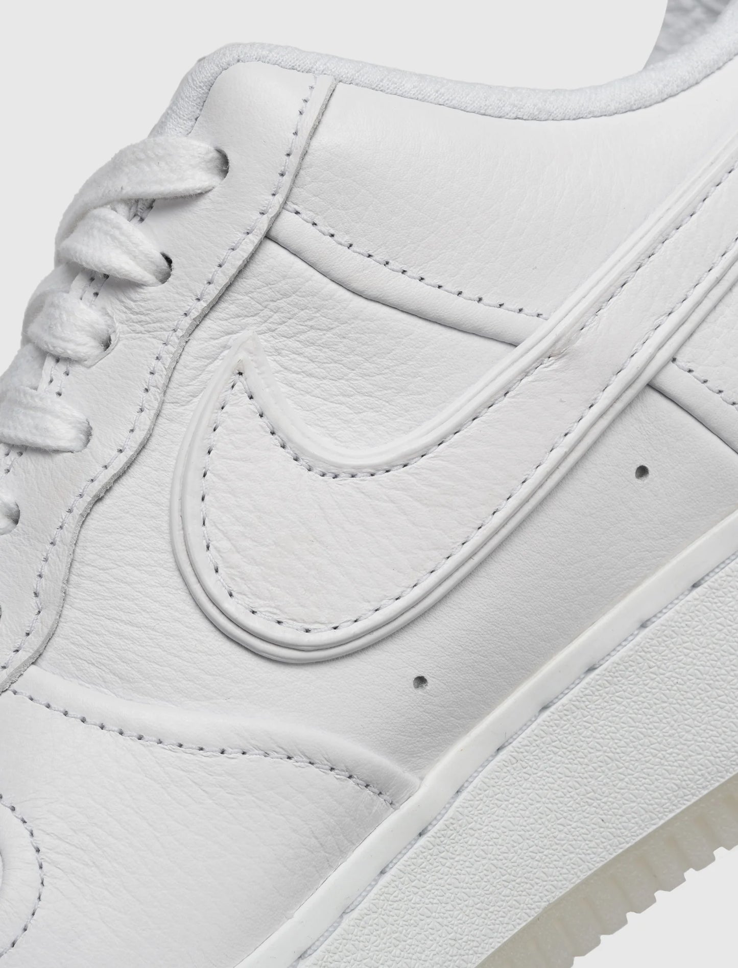Nike Air Force 1 x A Ma Maniere "Triple White" | PREVENTA 2025