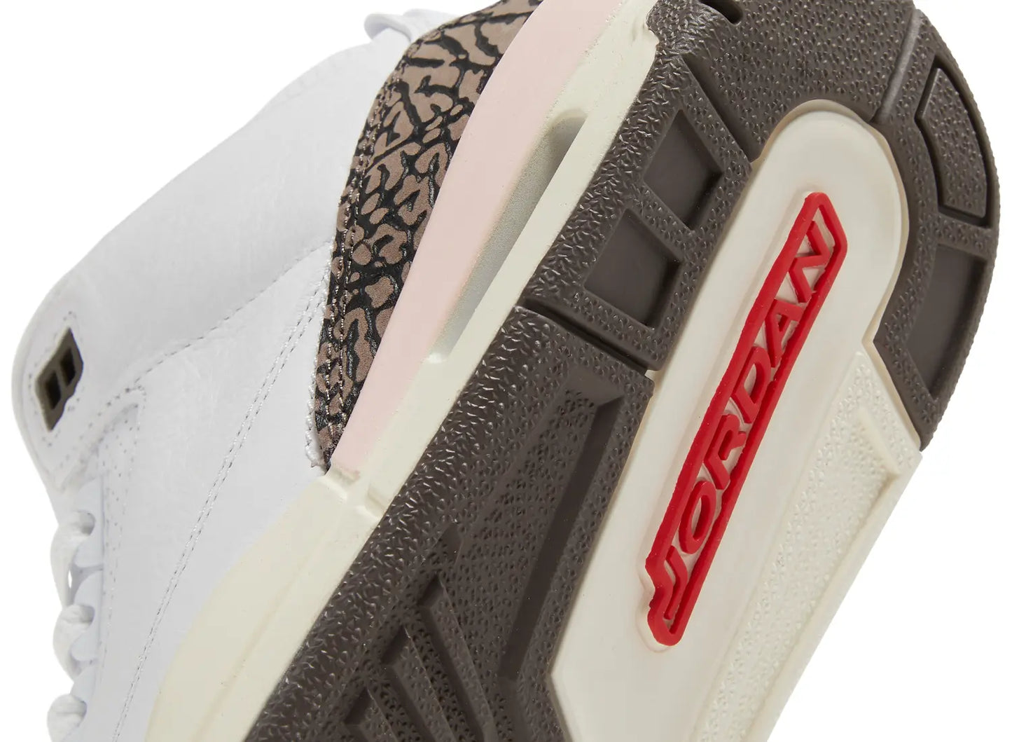 Jordan 3 Retro Neapolitan en marrón moca oscuro