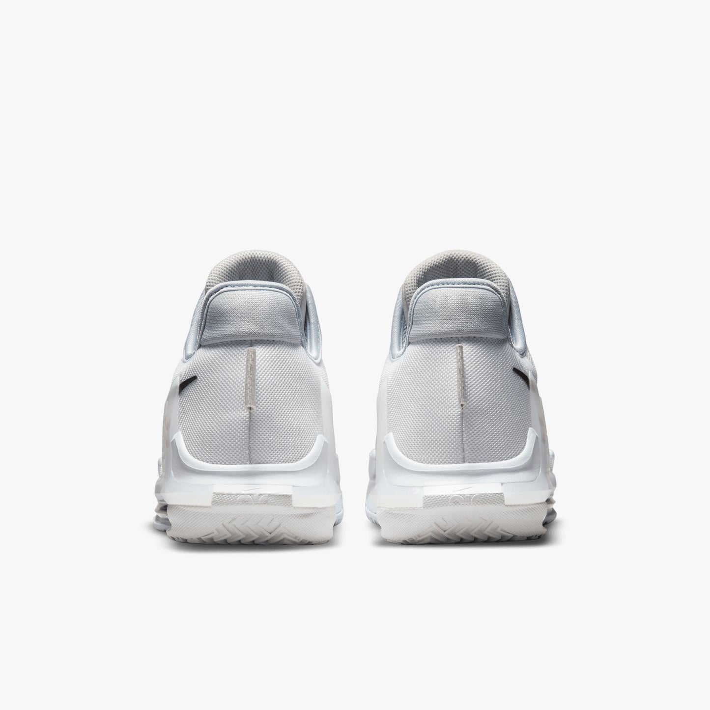 Nike Lebron Witness VI Summit