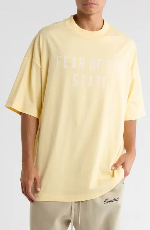 FEAR OF GOD ESSENTIALS  playera con logo estampado (OVERSIZED)