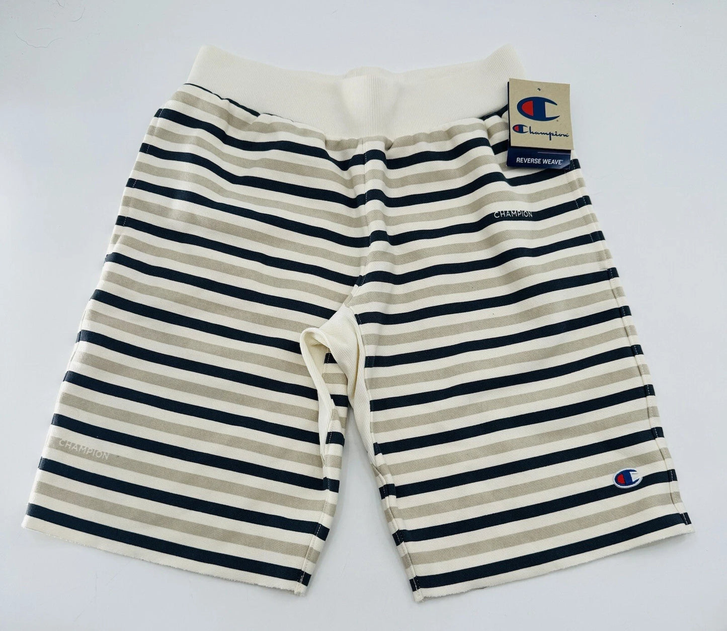 Shorts Champion reverse weave text cutoff